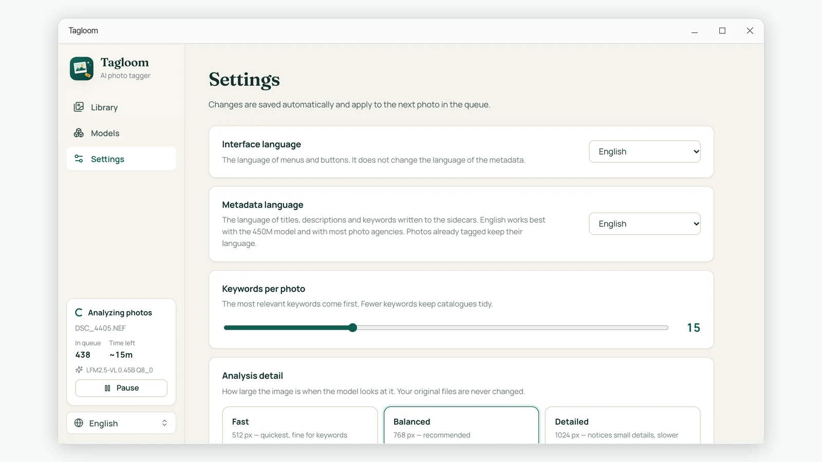 Settings page with interface language, metadata language and keywords per photo